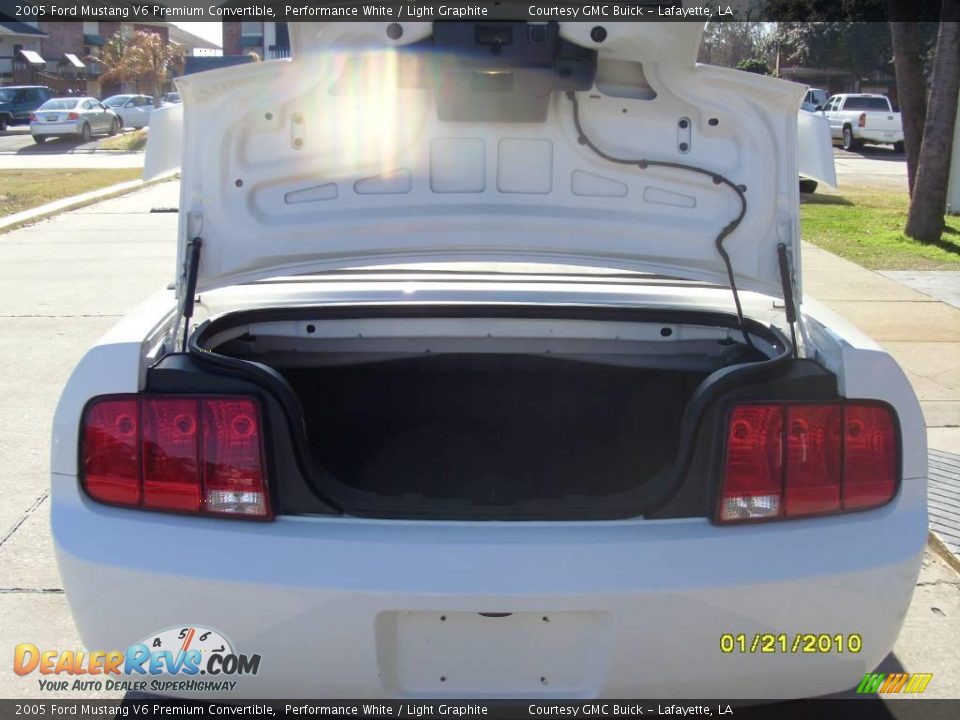 2005 Ford Mustang V6 Premium Convertible Performance White / Light Graphite Photo #5