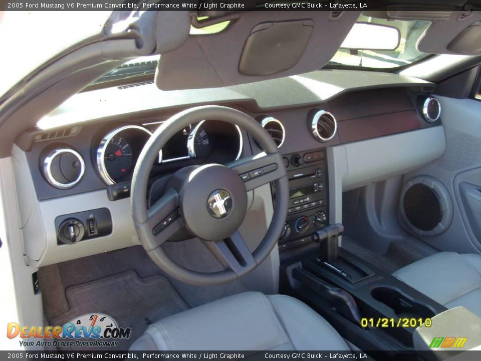 2005 Ford Mustang V6 Premium Convertible Performance White / Light Graphite Photo #12