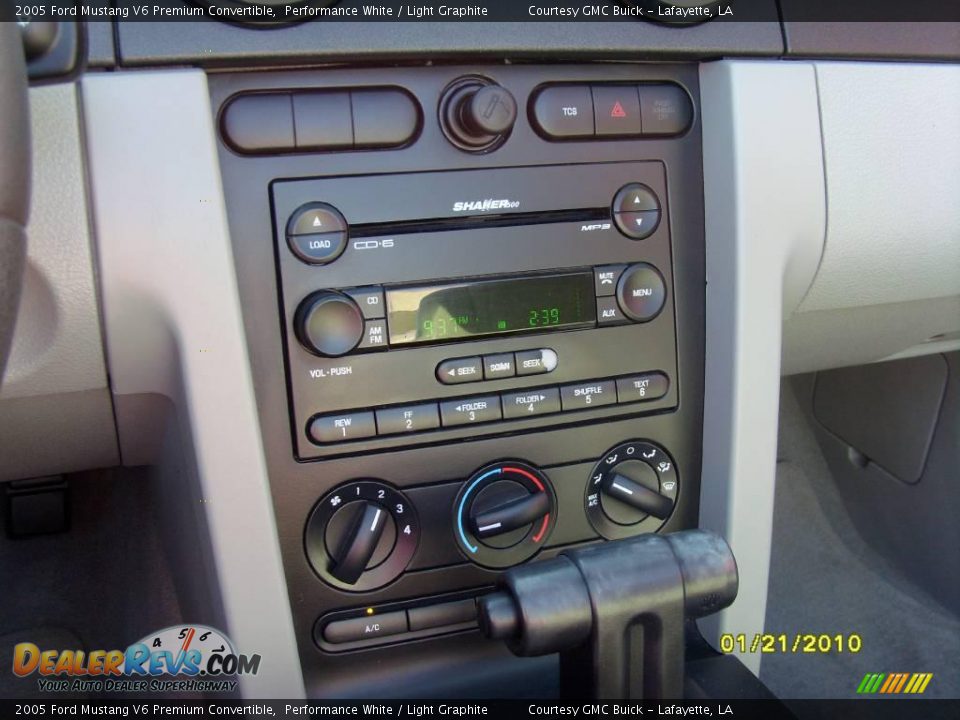 2005 Ford Mustang V6 Premium Convertible Performance White / Light Graphite Photo #19
