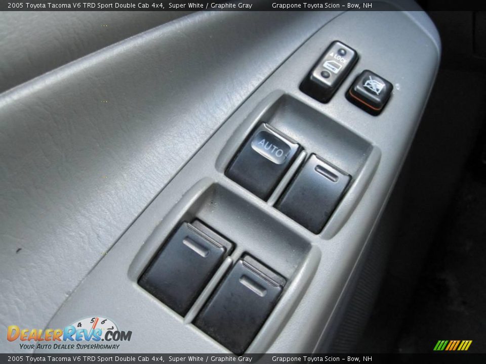 2005 Toyota Tacoma V6 TRD Sport Double Cab 4x4 Super White / Graphite Gray Photo #10