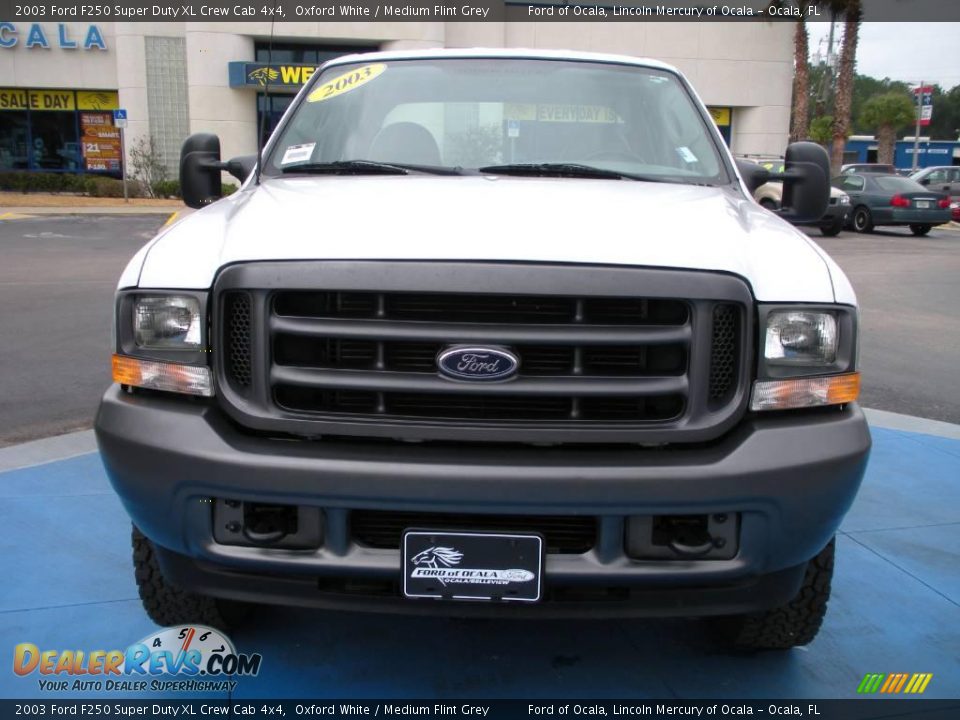 2003 Ford F250 Super Duty XL Crew Cab 4x4 Oxford White / Medium Flint Grey Photo #2