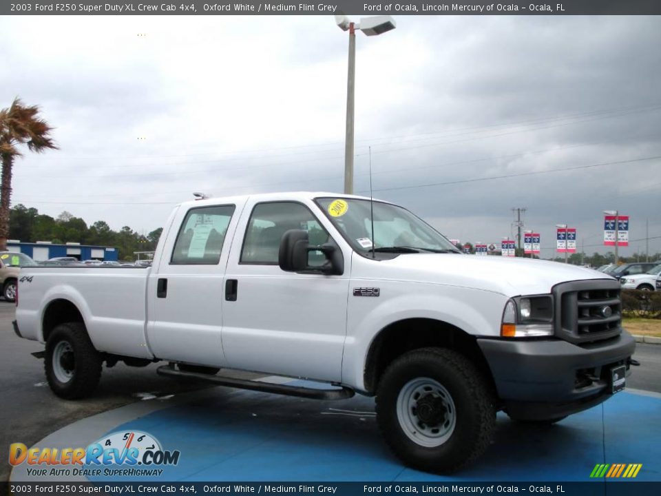 2003 Ford F250 Super Duty XL Crew Cab 4x4 Oxford White / Medium Flint Grey Photo #3