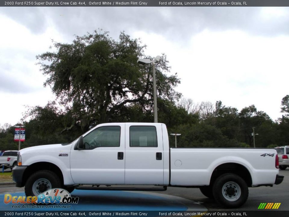 2003 Ford F250 Super Duty XL Crew Cab 4x4 Oxford White / Medium Flint Grey Photo #8