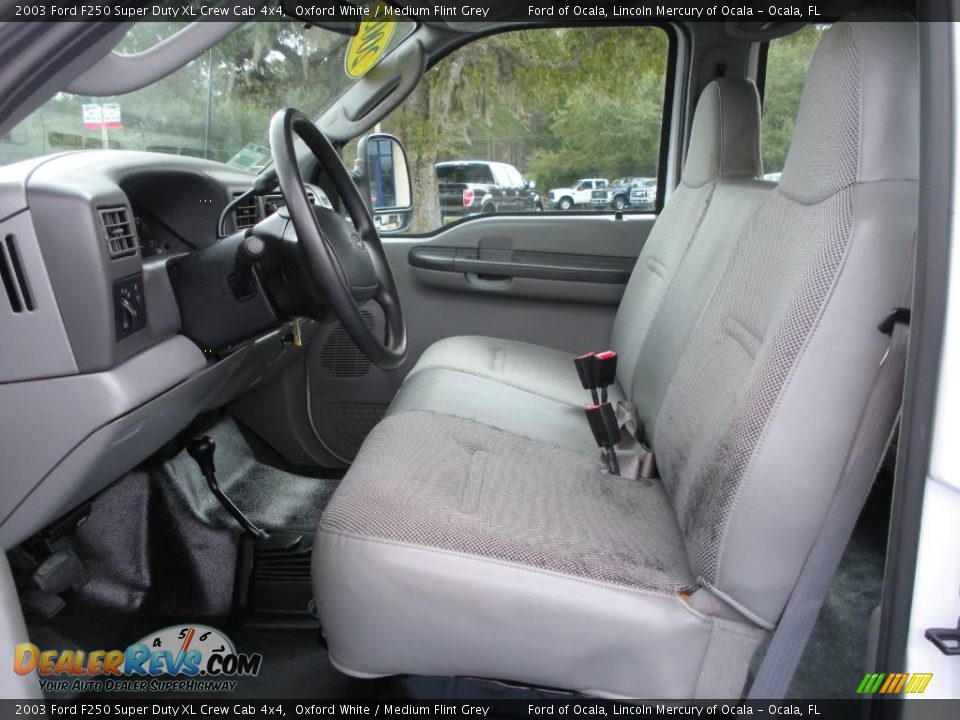 2003 Ford F250 Super Duty XL Crew Cab 4x4 Oxford White / Medium Flint Grey Photo #13