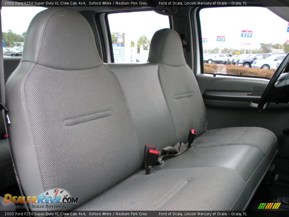 2003 Ford F250 Super Duty XL Crew Cab 4x4 Oxford White / Medium Flint Grey Photo #18