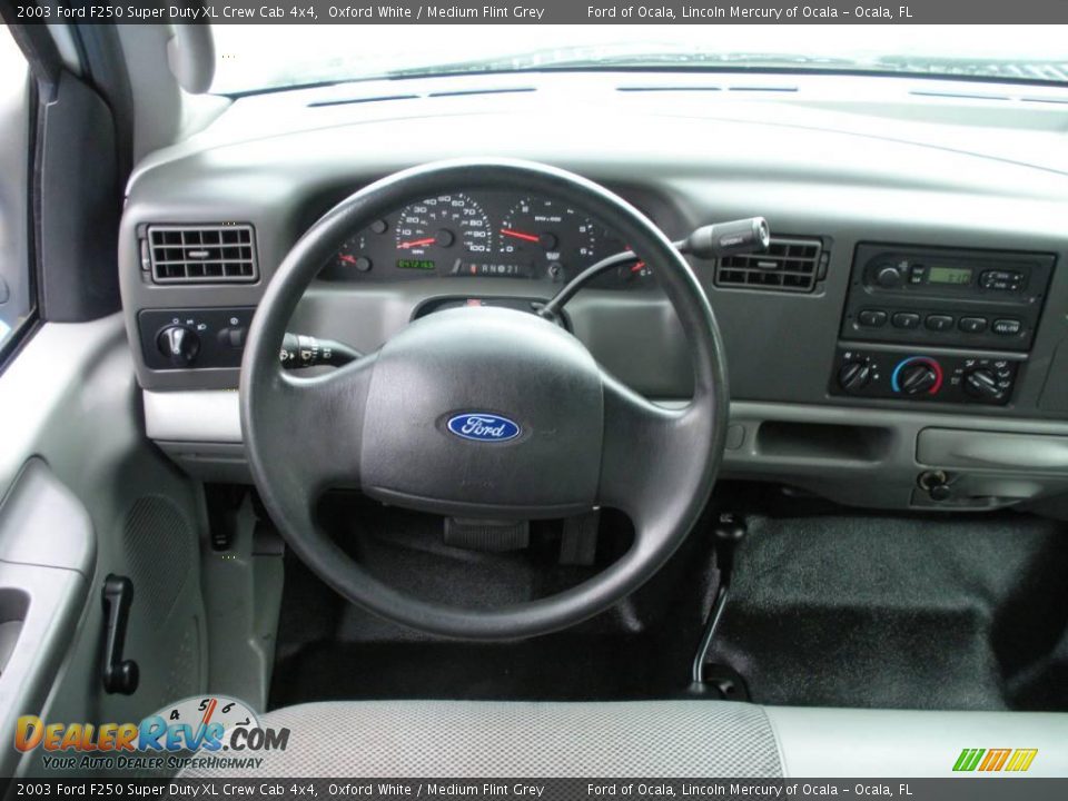2003 Ford F250 Super Duty XL Crew Cab 4x4 Oxford White / Medium Flint Grey Photo #20