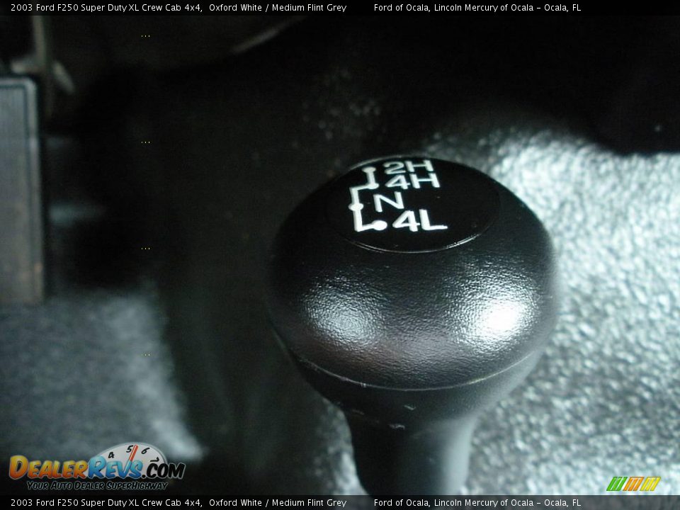 2003 Ford F250 Super Duty XL Crew Cab 4x4 Oxford White / Medium Flint Grey Photo #24