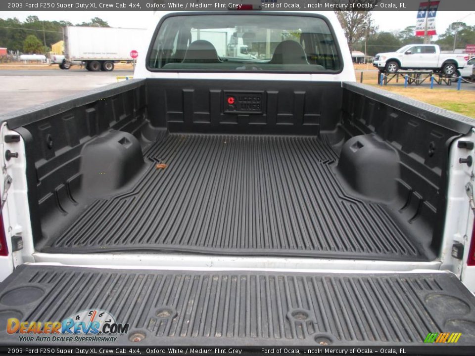 2003 Ford F250 Super Duty XL Crew Cab 4x4 Oxford White / Medium Flint Grey Photo #25