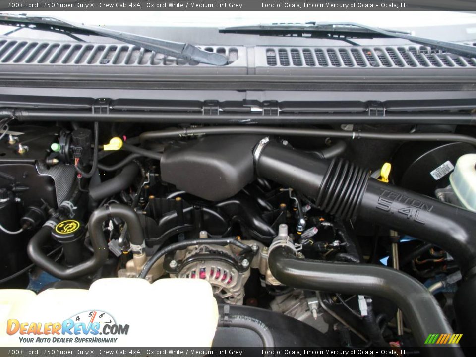 2003 Ford F250 Super Duty XL Crew Cab 4x4 Oxford White / Medium Flint Grey Photo #26