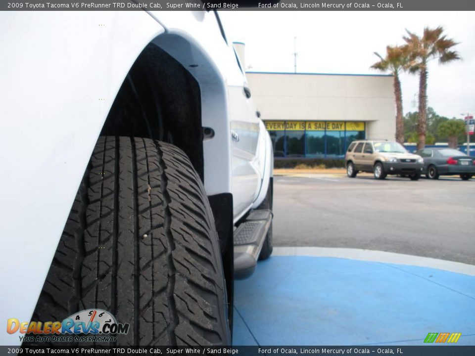 2009 Toyota Tacoma V6 PreRunner TRD Double Cab Super White / Sand Beige Photo #12