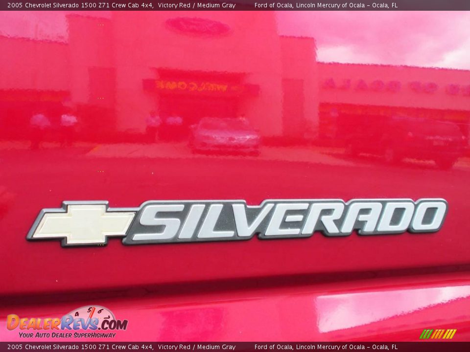 2005 Chevrolet Silverado 1500 Z71 Crew Cab 4x4 Victory Red / Medium Gray Photo #9
