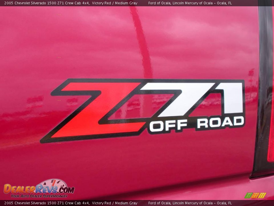 2005 Chevrolet Silverado 1500 Z71 Crew Cab 4x4 Victory Red / Medium Gray Photo #10