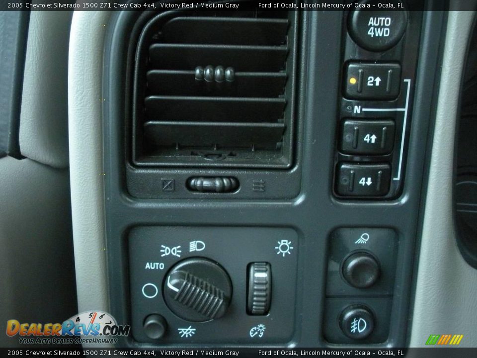 2005 Chevrolet Silverado 1500 Z71 Crew Cab 4x4 Victory Red / Medium Gray Photo #24