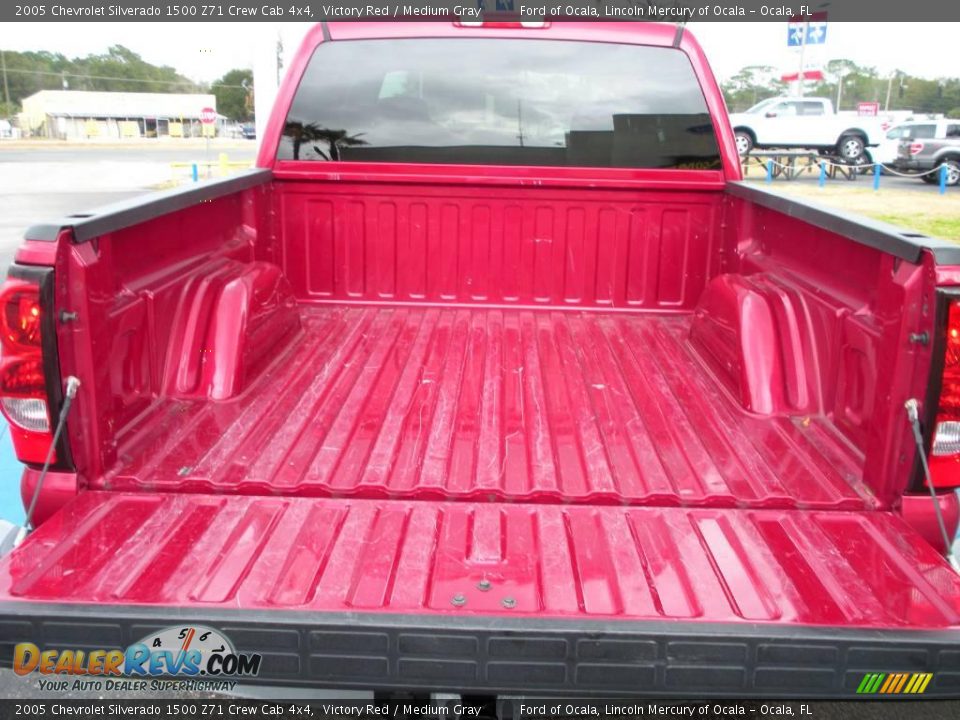 2005 Chevrolet Silverado 1500 Z71 Crew Cab 4x4 Victory Red / Medium Gray Photo #25