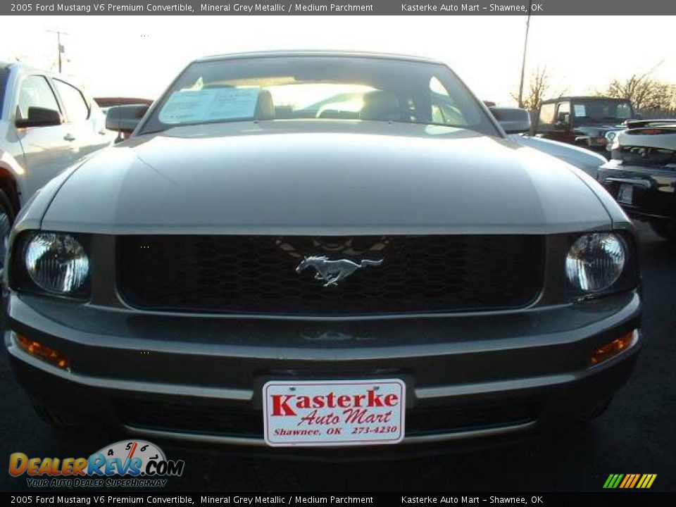 2005 Ford Mustang V6 Premium Convertible Mineral Grey Metallic / Medium Parchment Photo #2