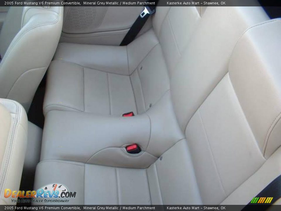 2005 Ford Mustang V6 Premium Convertible Mineral Grey Metallic / Medium Parchment Photo #6