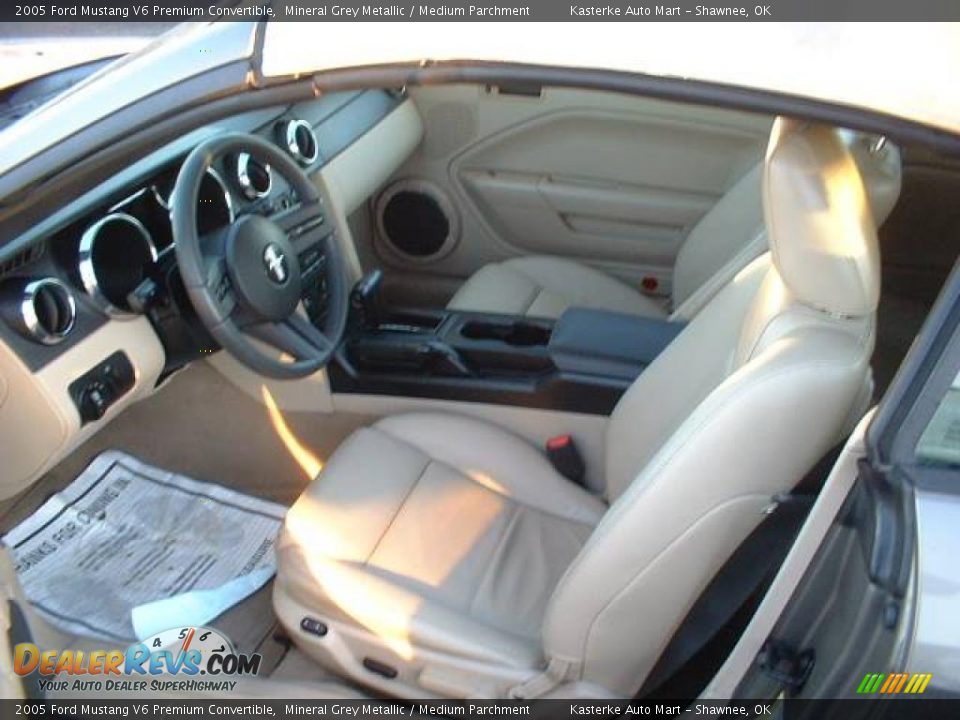 2005 Ford Mustang V6 Premium Convertible Mineral Grey Metallic / Medium Parchment Photo #7