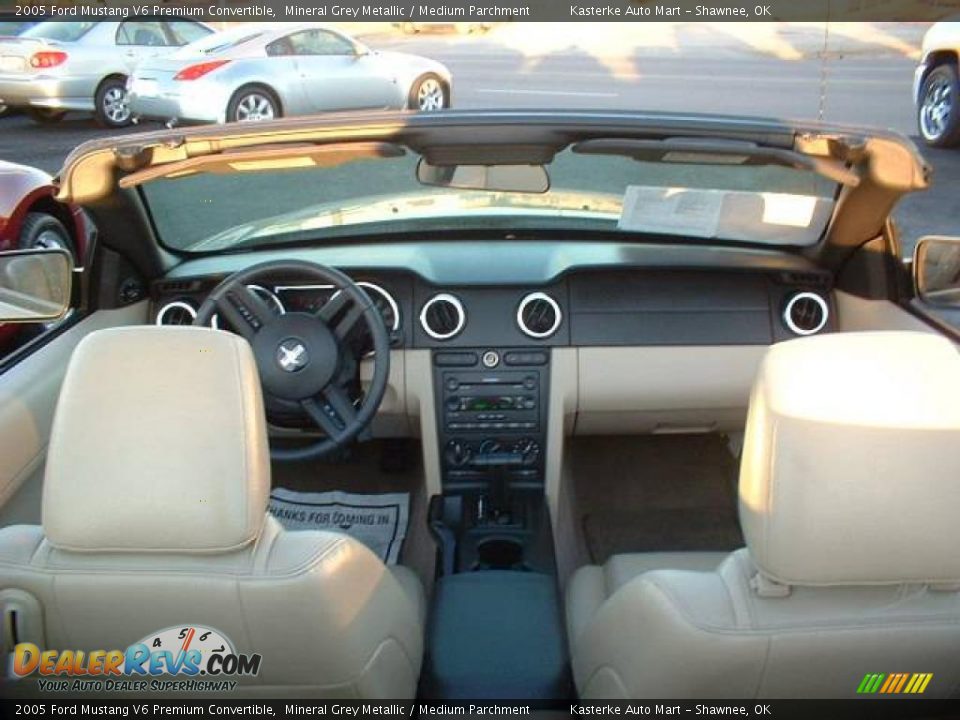 2005 Ford Mustang V6 Premium Convertible Mineral Grey Metallic / Medium Parchment Photo #8