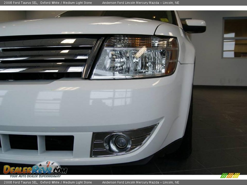 2008 Ford Taurus SEL Oxford White / Medium Light Stone Photo #4