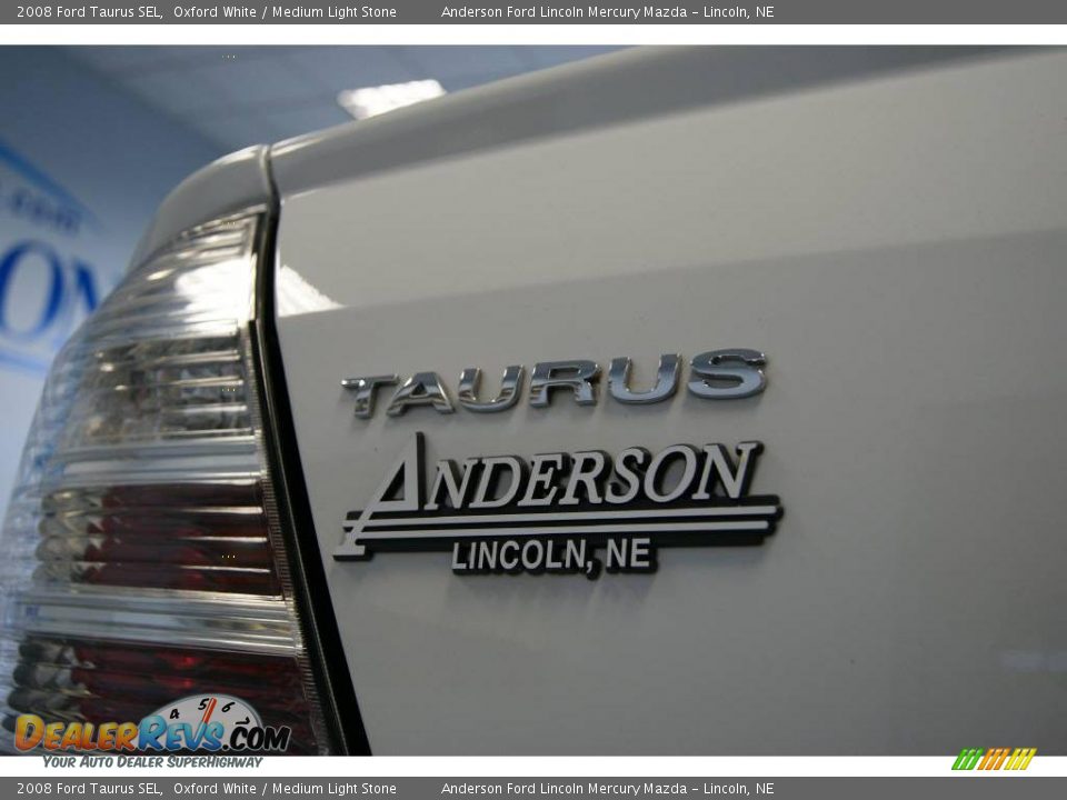 2008 Ford Taurus SEL Oxford White / Medium Light Stone Photo #10