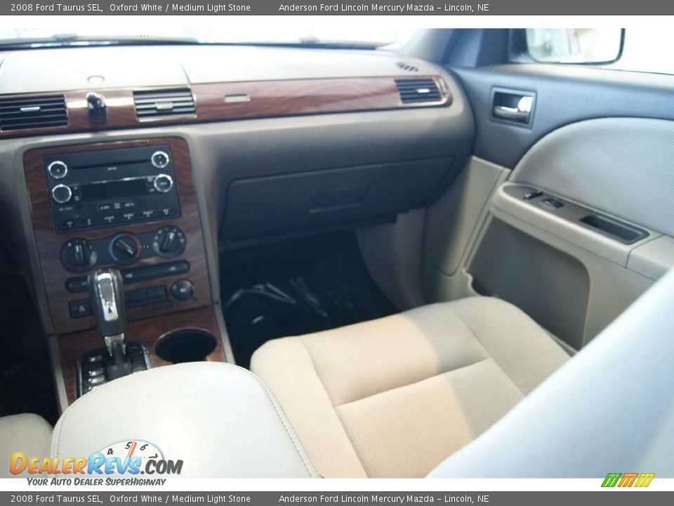 2008 Ford Taurus SEL Oxford White / Medium Light Stone Photo #21