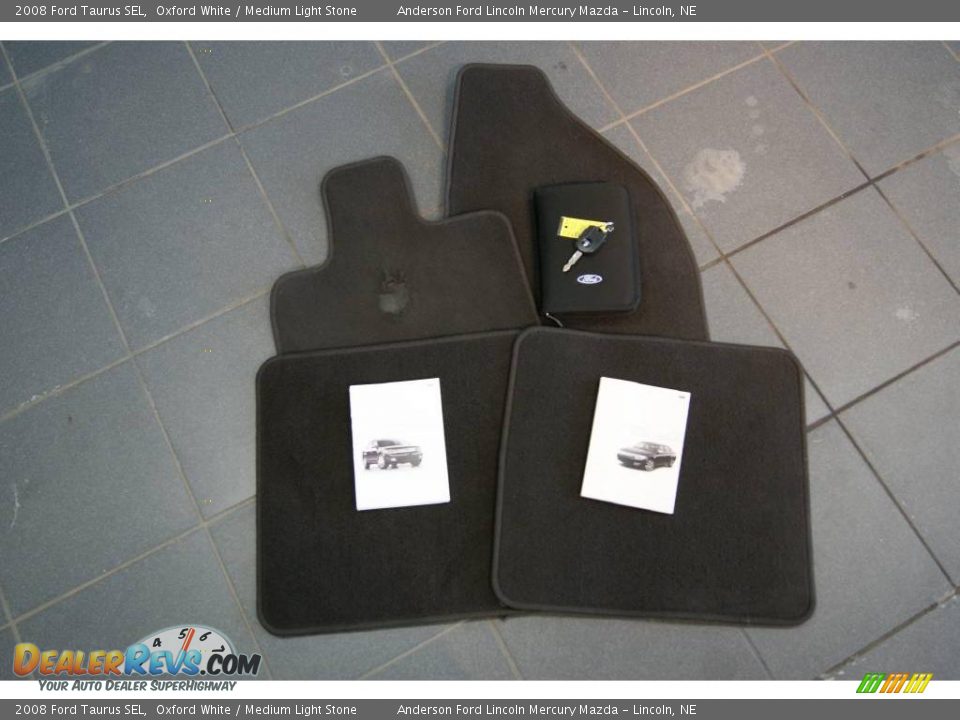 2008 Ford Taurus SEL Oxford White / Medium Light Stone Photo #28