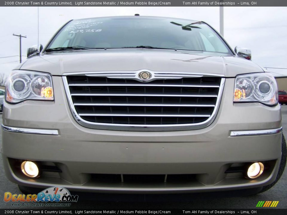 2008 Chrysler Town & Country Limited Light Sandstone Metallic / Medium Pebble Beige/Cream Photo #3