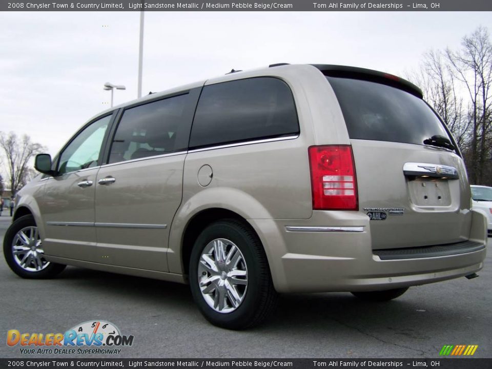 2008 Chrysler Town & Country Limited Light Sandstone Metallic / Medium Pebble Beige/Cream Photo #4