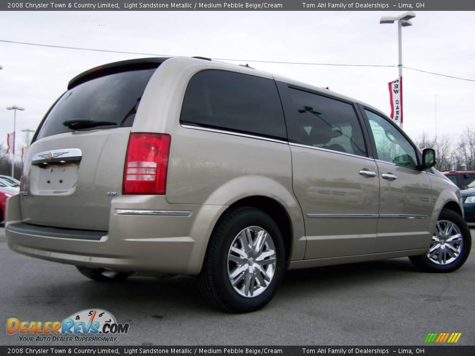 2008 Chrysler Town & Country Limited Light Sandstone Metallic / Medium Pebble Beige/Cream Photo #7