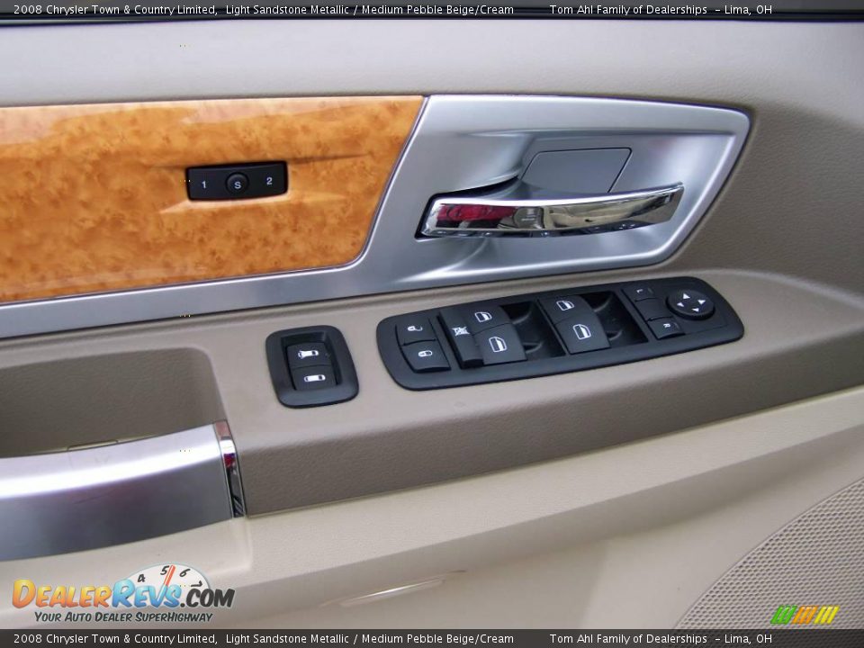 2008 Chrysler Town & Country Limited Light Sandstone Metallic / Medium Pebble Beige/Cream Photo #10