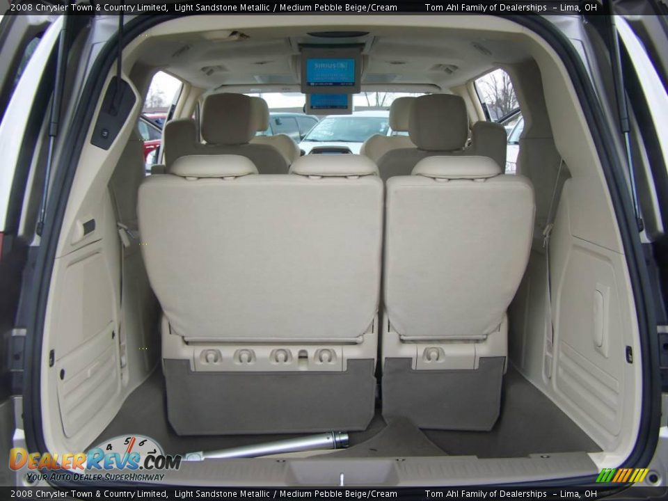 2008 Chrysler Town & Country Limited Light Sandstone Metallic / Medium Pebble Beige/Cream Photo #12