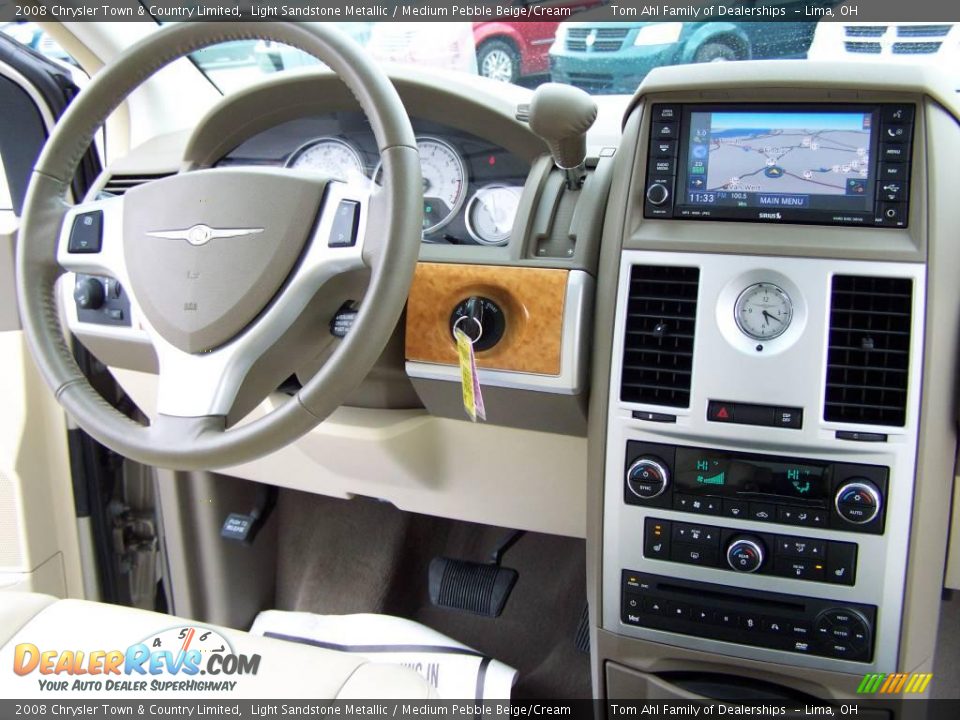 2008 Chrysler Town & Country Limited Light Sandstone Metallic / Medium Pebble Beige/Cream Photo #19
