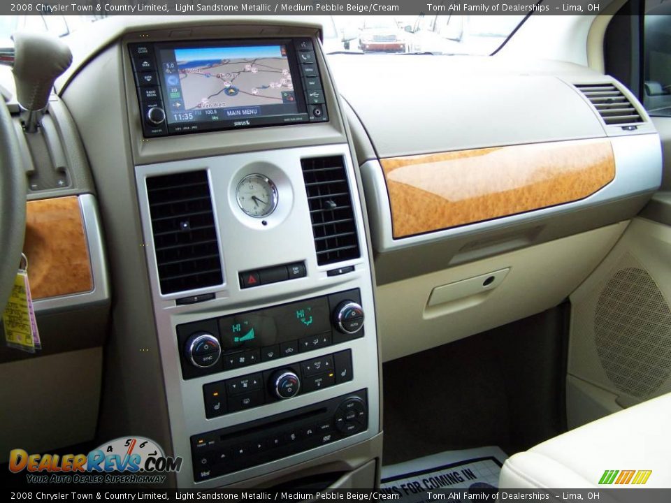 2008 Chrysler Town & Country Limited Light Sandstone Metallic / Medium Pebble Beige/Cream Photo #23