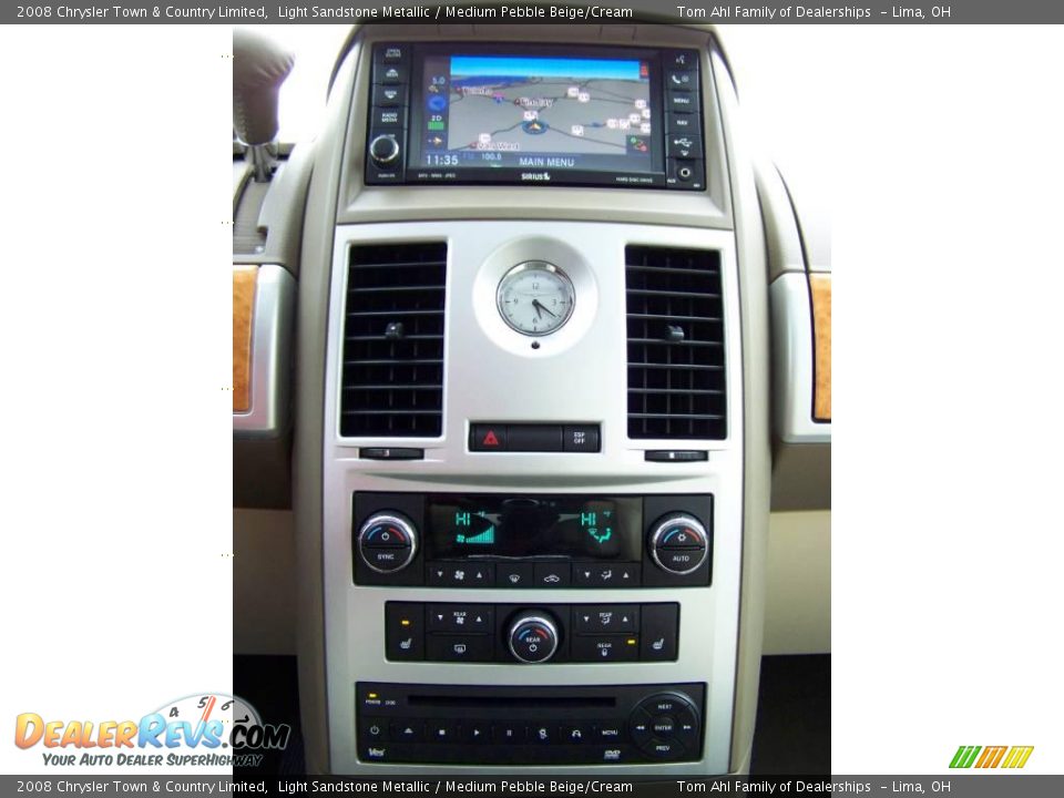 2008 Chrysler Town & Country Limited Light Sandstone Metallic / Medium Pebble Beige/Cream Photo #24