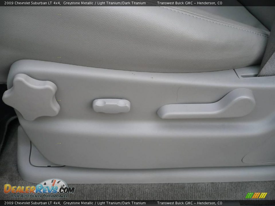 2009 Chevrolet Suburban LT 4x4 Greystone Metallic / Light Titanium/Dark Titanium Photo #13