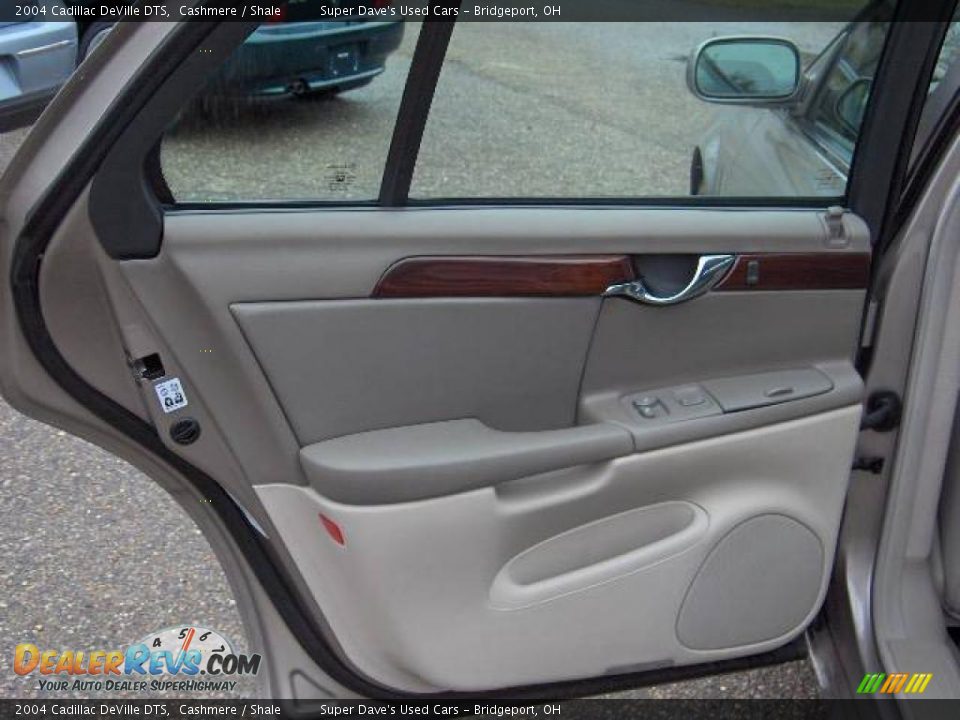 2004 Cadillac DeVille DTS Cashmere / Shale Photo #17
