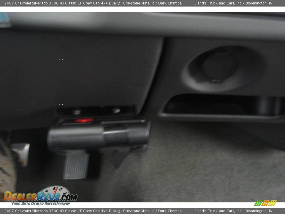 2007 Chevrolet Silverado 3500HD Classic LT Crew Cab 4x4 Dually Graystone Metallic / Dark Charcoal Photo #31