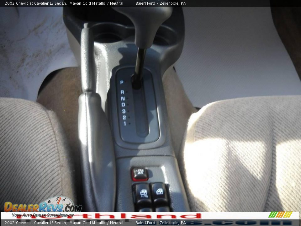 2002 Chevrolet Cavalier LS Sedan Mayan Gold Metallic / Neutral Photo #18