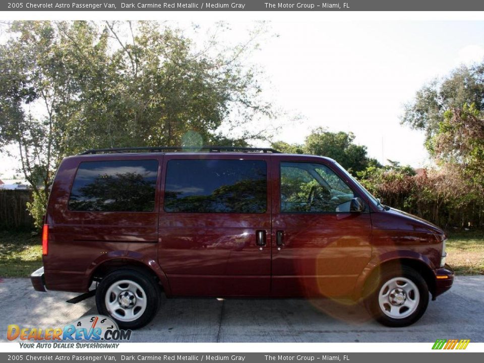 2005 Chevrolet Astro Passenger Van Dark Carmine Red Metallic / Medium Gray Photo #11