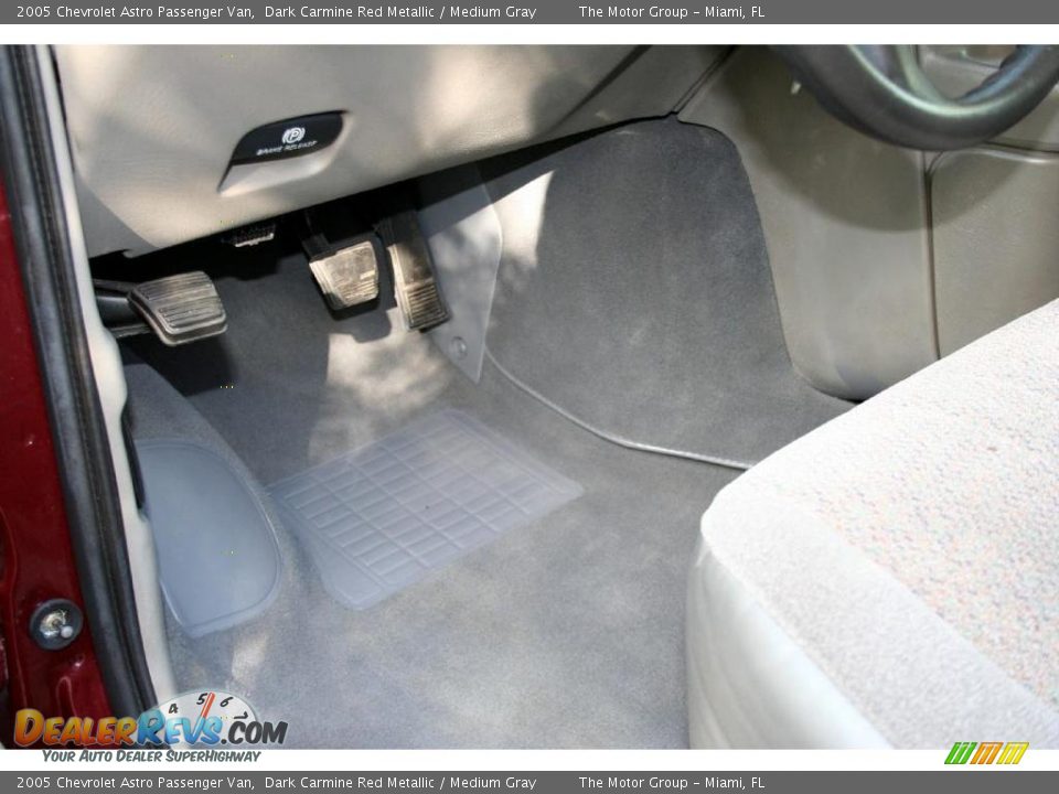 2005 Chevrolet Astro Passenger Van Dark Carmine Red Metallic / Medium Gray Photo #33