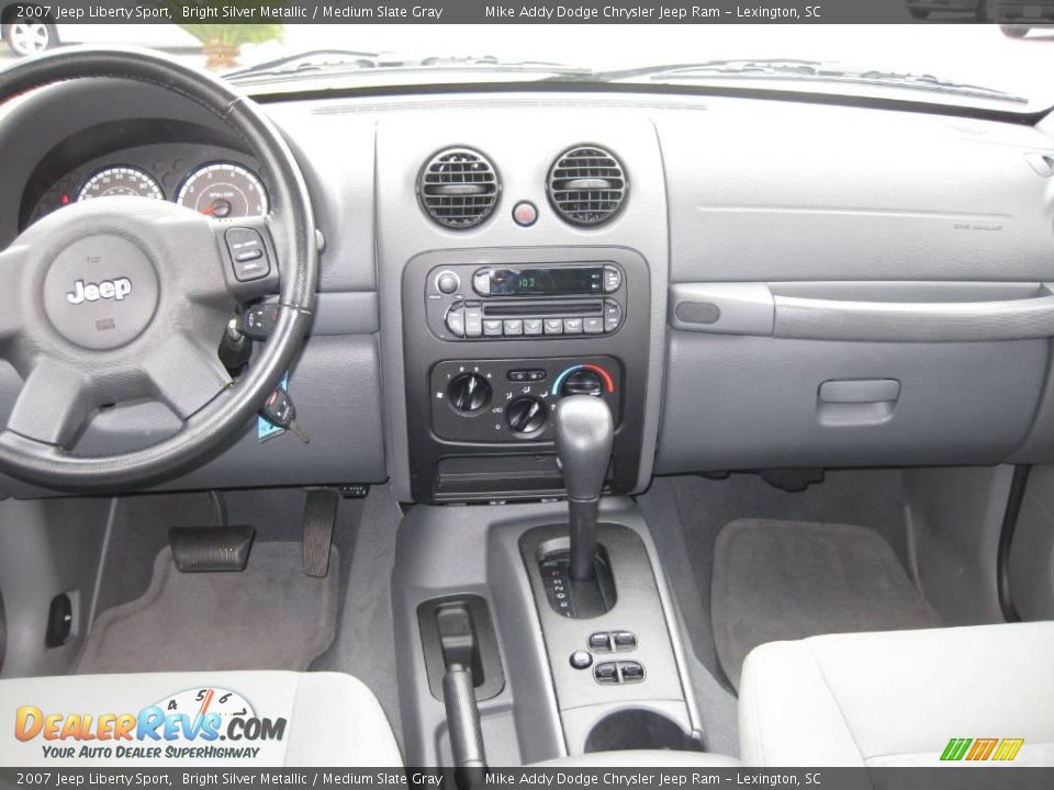 2007 Jeep Liberty Sport Bright Silver Metallic / Medium Slate Gray Photo #10