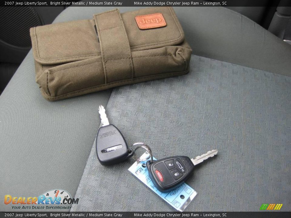 2007 Jeep Liberty Sport Bright Silver Metallic / Medium Slate Gray Photo #16
