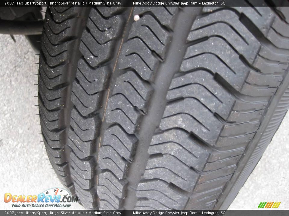 2007 Jeep Liberty Sport Bright Silver Metallic / Medium Slate Gray Photo #32