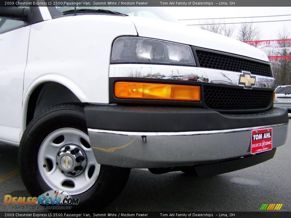 2009 Chevrolet Express LS 3500 Passenger Van Summit White / Medium Pewter Photo #2