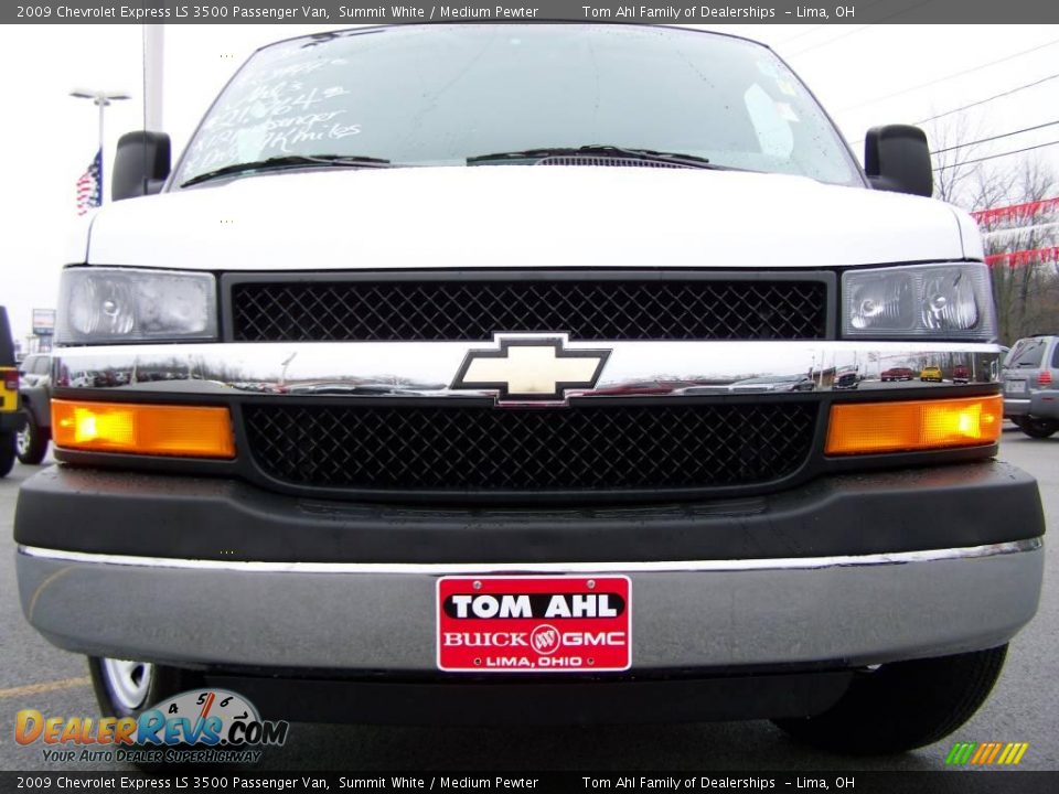 2009 Chevrolet Express LS 3500 Passenger Van Summit White / Medium Pewter Photo #3