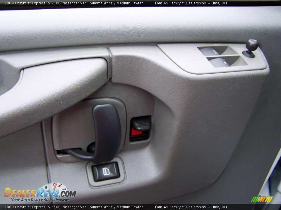2009 Chevrolet Express LS 3500 Passenger Van Summit White / Medium Pewter Photo #10