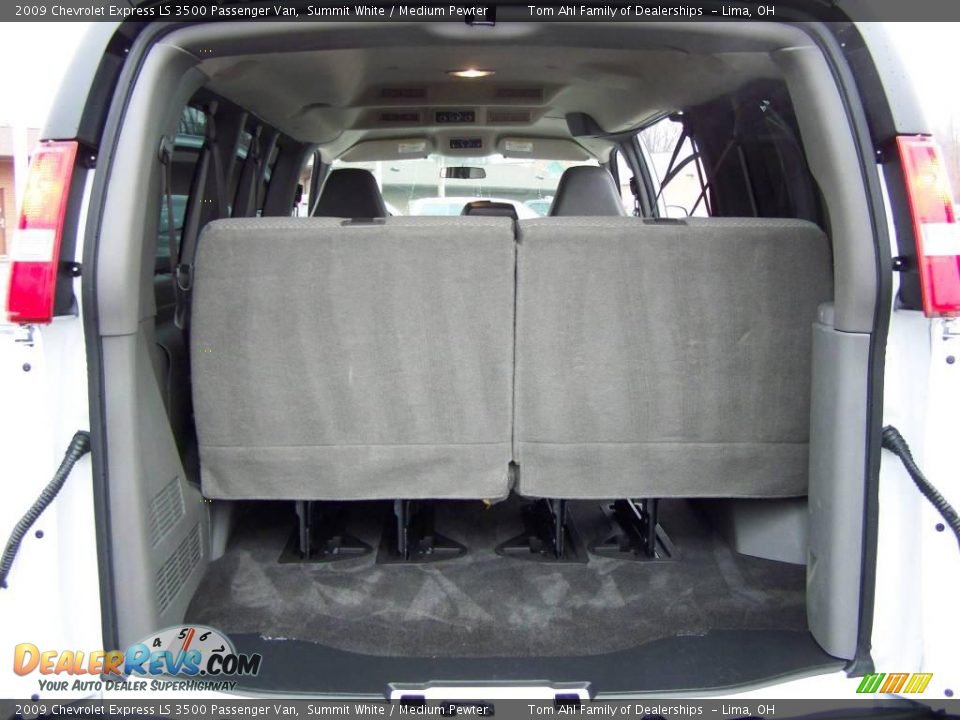 2009 Chevrolet Express LS 3500 Passenger Van Summit White / Medium Pewter Photo #11