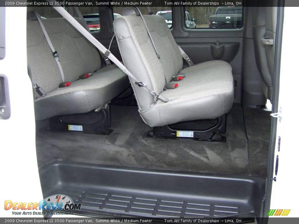 2009 Chevrolet Express LS 3500 Passenger Van Summit White / Medium Pewter Photo #13