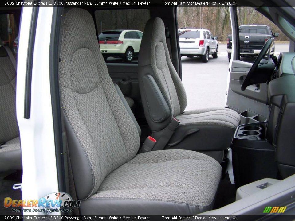 2009 Chevrolet Express LS 3500 Passenger Van Summit White / Medium Pewter Photo #14