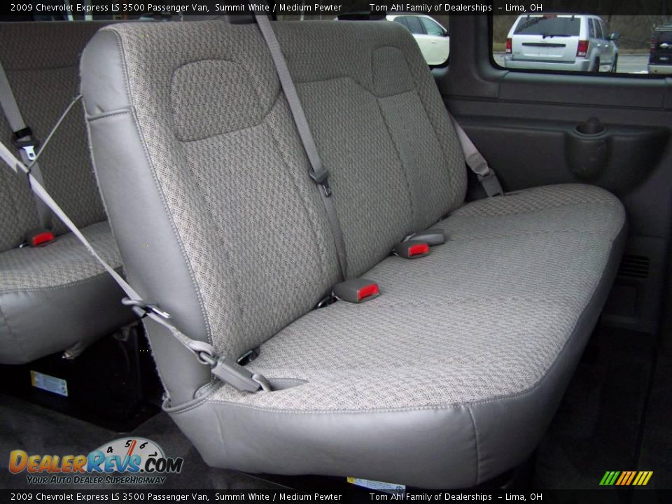 2009 Chevrolet Express LS 3500 Passenger Van Summit White / Medium Pewter Photo #16